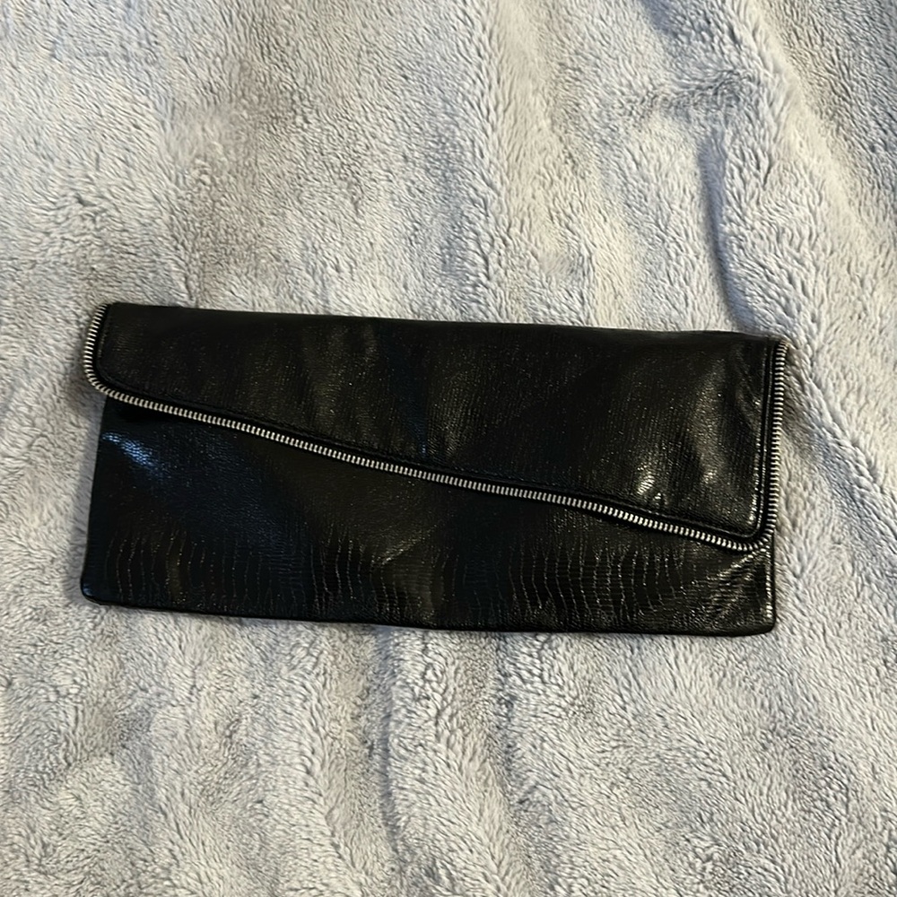 EUC STYLE & Co zipper look clutch